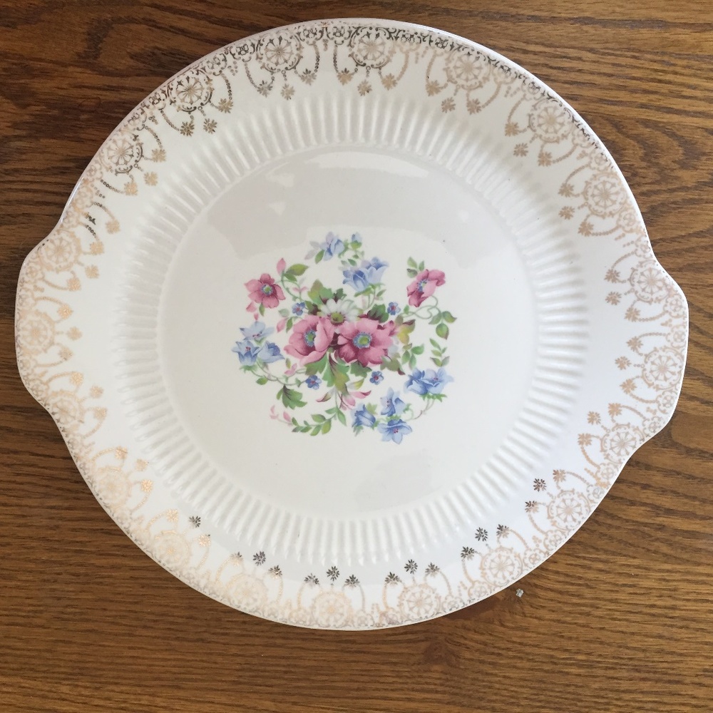 ROYAL CHINA NO 5186 RIBBED EDGE FLORAL 22 K GOLD TRIM HANDLED SERVING PLATTER